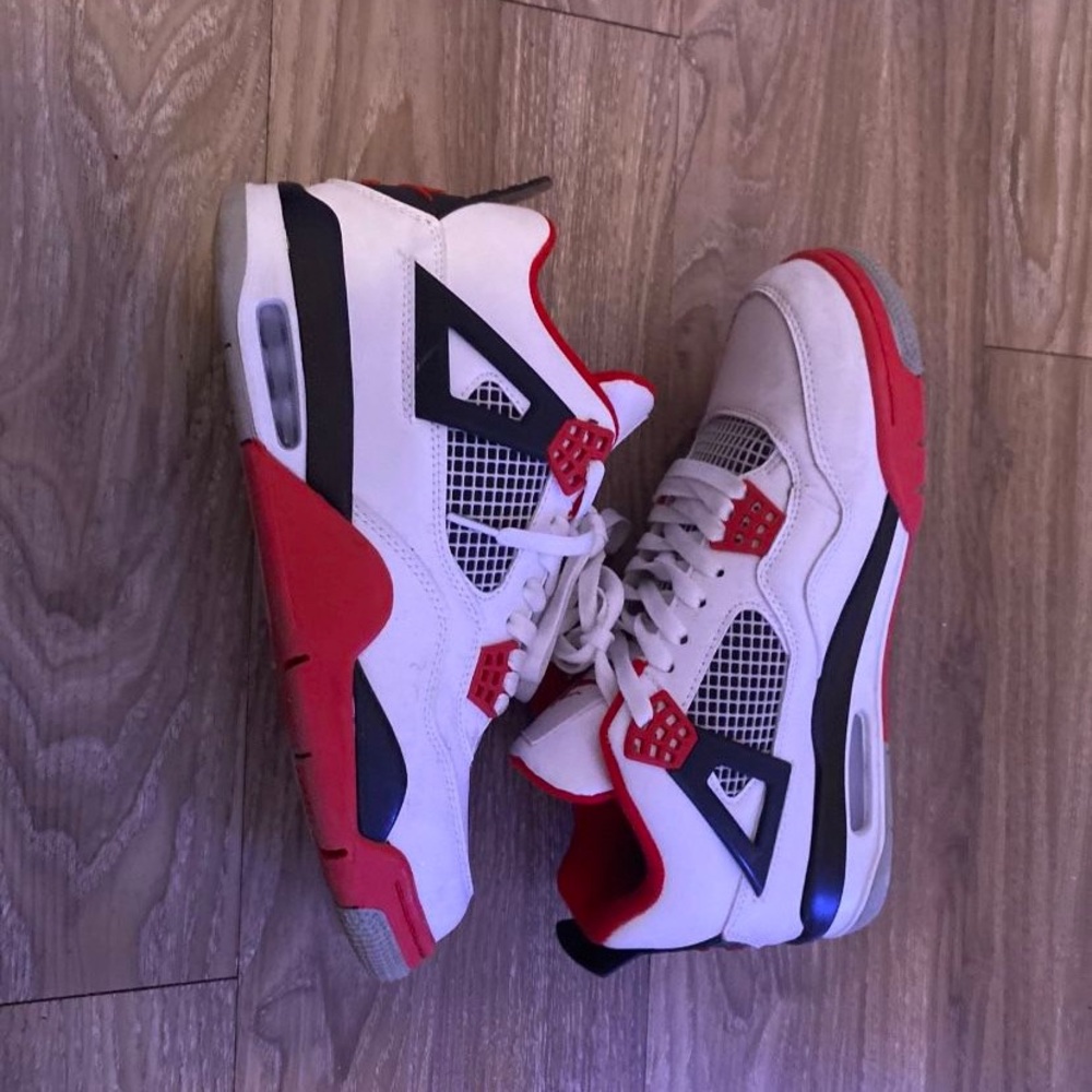 Fire Red jordan 4s
